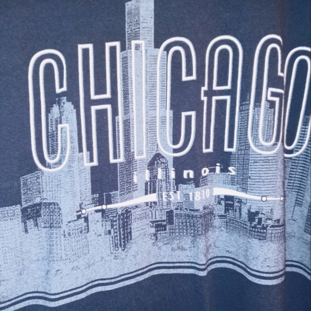 Chicago, IL tee,GUC, medium